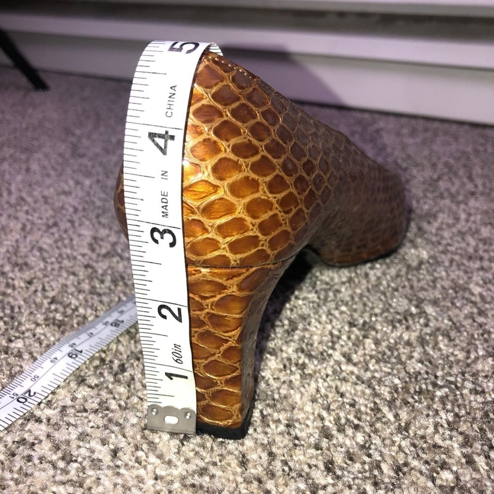 Stuart Weitzman Snakeskin Print Heels Size 9 2.5”… - image 7